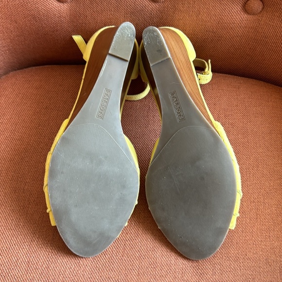 Talbots yellow suede wedge heel with ankle strap sandal, size 10 M - Picture 7 of 9